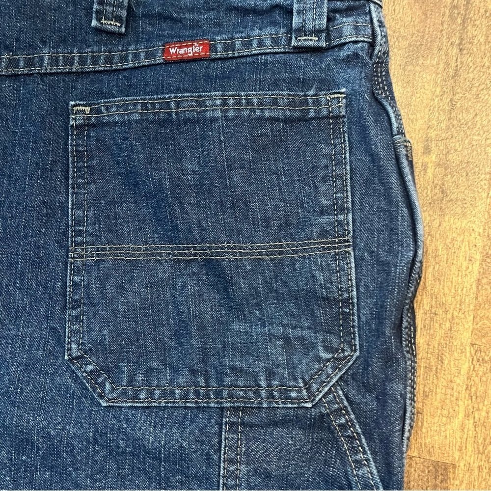 Wrangler Carpenter Cargo Jean Shorts Jorts Men's Size 40 Blue Dark Wash Cotton - Picture 2 of 4